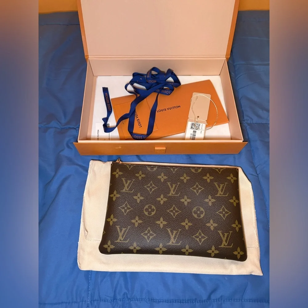 Louis Vuitton medium key pouch - Picture 1 of 6